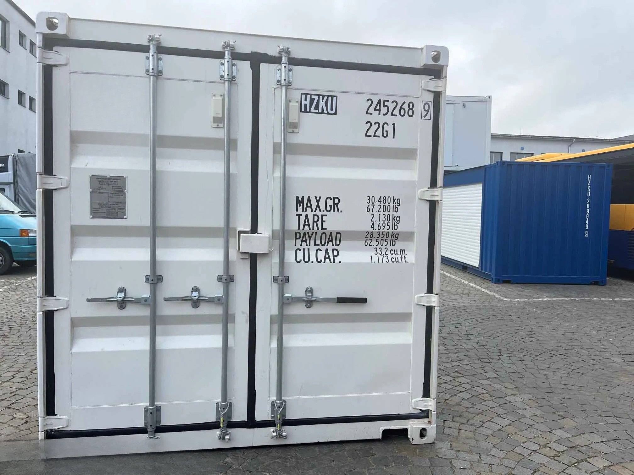 contenedor marítimo de 20 pies en color blanco ral 9010 con persiana lateral manual – hzku 245 268 9 contenedor marítimo de 20 pies en color blanco ral 9010 con persiana lateral manual – hzku 245 268 9