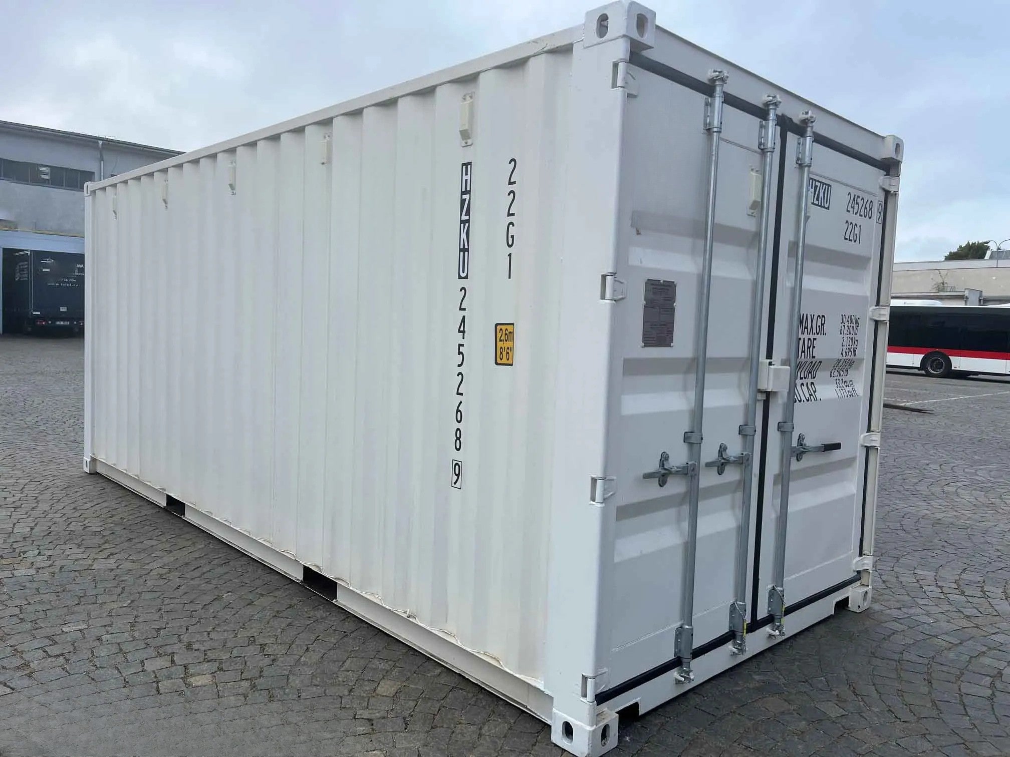 contenedor marítimo de 20 pies en color blanco ral 9010 con persiana lateral manual – hzku 245 268 9 contenedor marítimo de 20 pies en color blanco ral 9010 con persiana lateral manual – hzku 245 268 9